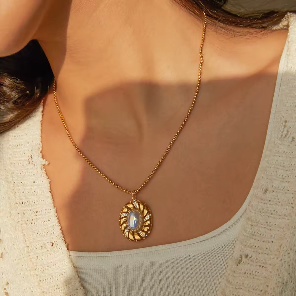 18K Gold Plated Oval Pendant Necklace